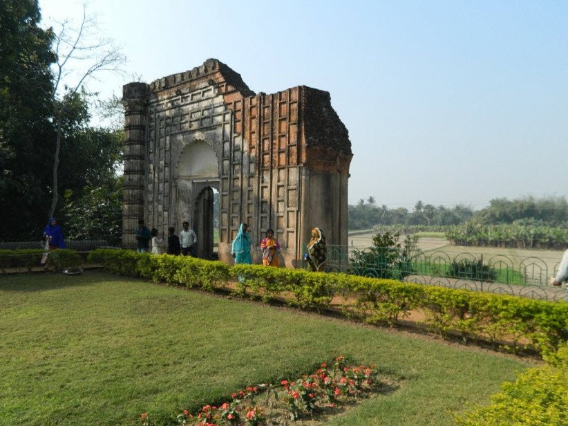 Tomb of Azimunnisa Begum, Murshidabad, West Bengal - Vushii.com Tomb of Azimunnisa Begum, Murshidabad, West Bengal - Vushii.com